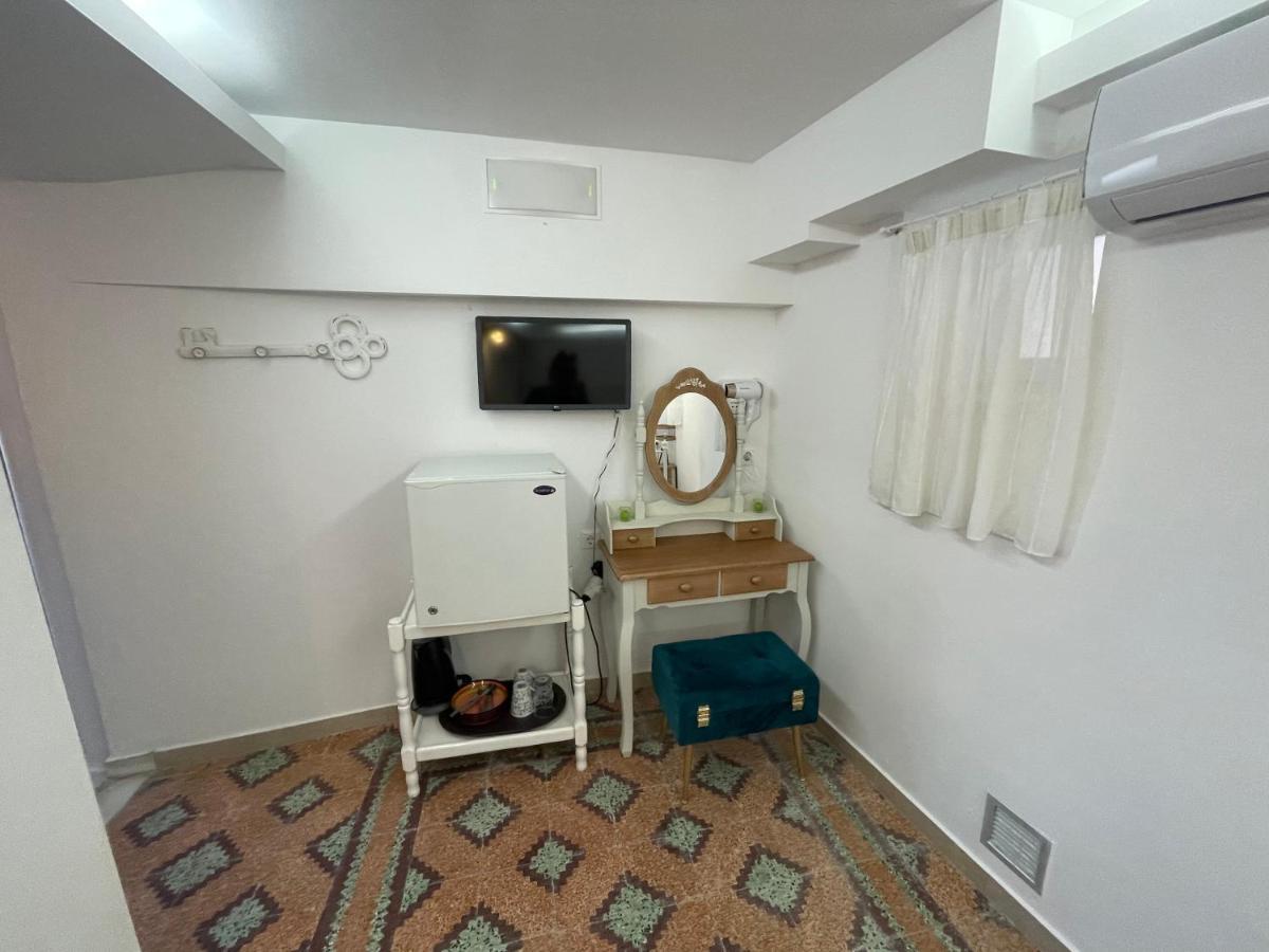 Burgos Barrio Hotel Naxos City ภายนอก รูปภาพ