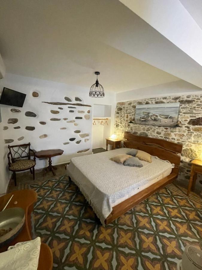Burgos Barrio Hotel Naxos City ภายนอก รูปภาพ