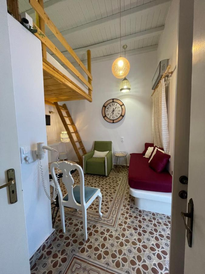 Burgos Barrio Hotel Naxos City ภายนอก รูปภาพ