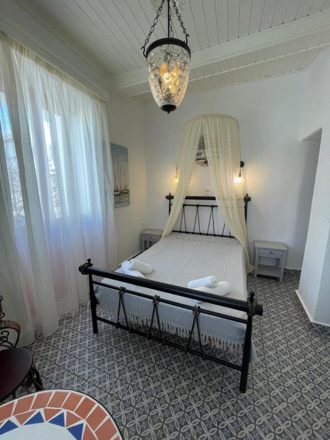 Burgos Barrio Hotel Naxos City ภายนอก รูปภาพ