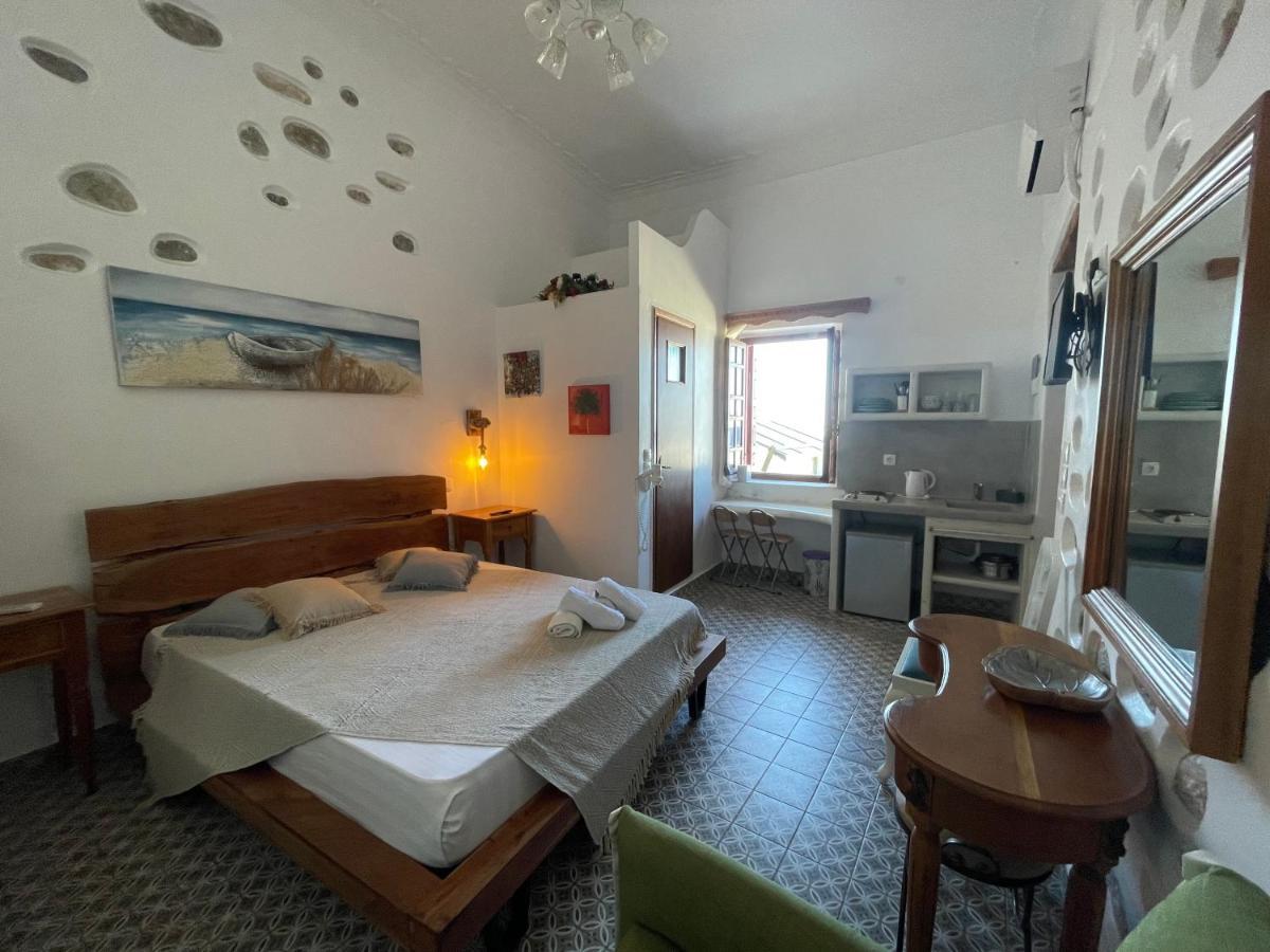 Burgos Barrio Hotel Naxos City ภายนอก รูปภาพ