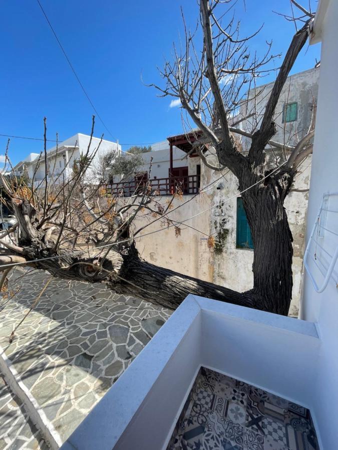 Burgos Barrio Hotel Naxos City ภายนอก รูปภาพ