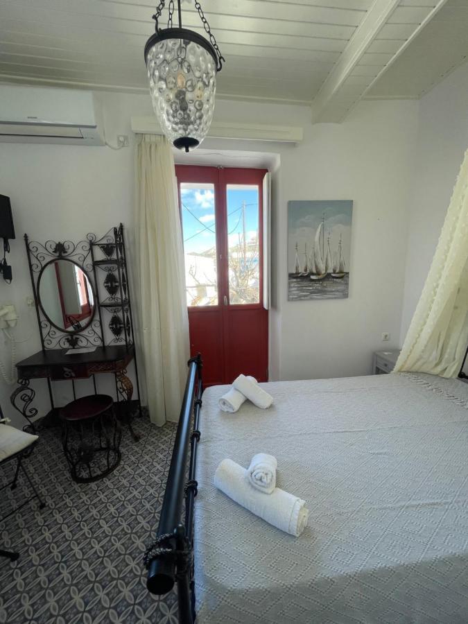 Burgos Barrio Hotel Naxos City ภายนอก รูปภาพ