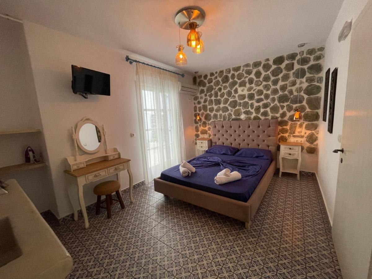 Burgos Barrio Hotel Naxos City ภายนอก รูปภาพ