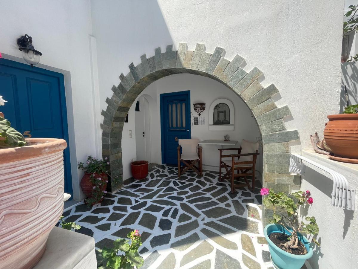 Burgos Barrio Hotel Naxos City ภายนอก รูปภาพ